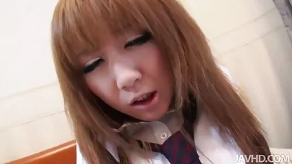 L'homme aux cheveux gris qui regardait femme nue camping le pus d'un étudiant de 19 ans après une fellation