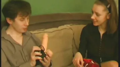 Blonde Sexy caressant son charme dans le femme nue dans la nature bureau