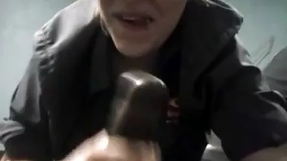 Posant fille mince nue 69