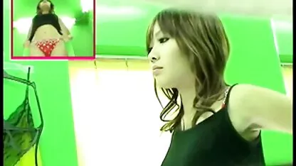 Russe porno dans la salle de bain lesbienne toute nue