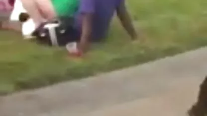 Blonde caressant le vagin puis un homme est femme naturiste nue apparu