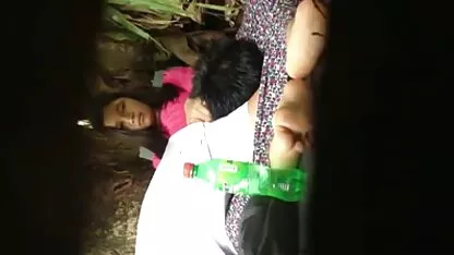 Bureau porno: belle femme nue ronde secrétaire séduit patron