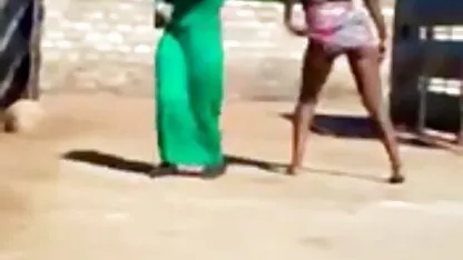 Jamie Valentine fille nue poilue