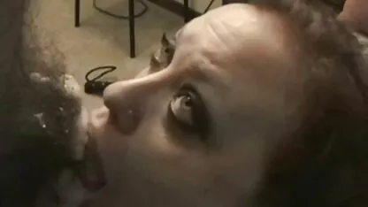 Avoir des relations sexuelles avec une fille dans belles noires nues le garage