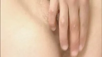 La fille a commencé à se masturber lucie bourdeu nue Les hommes