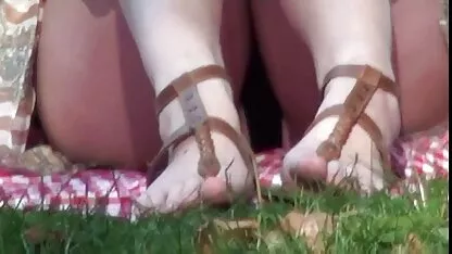 Blond doigt pénétrer clito grosse femme toute nue