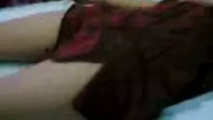 Séduisant squat jeunes filles nudistes abaissé au visage