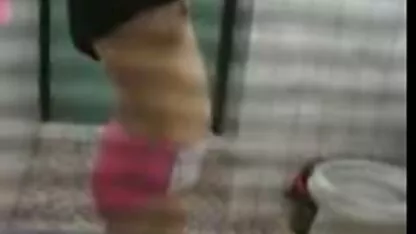 Les jeunes femmes japonaises astrid veillon nue ont du plaisir avec vibro massage dans la chambre à coucher