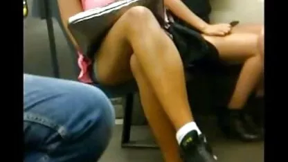 Maman avec de gros seins se jolies nues livrer à devant la webcam