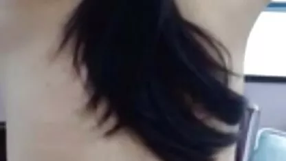 Jeune fille se masturbe vagin fille enceinte nue avec les doigts en culotte et sans eux