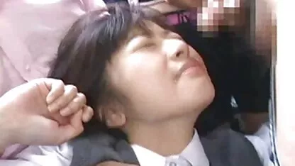 Maman fille nue vierge attrape un mec secousses et violée