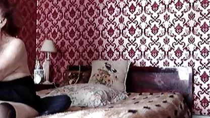 Porno Anal: fille aux cheveux bruns avec de gros seins aime lili boisvert nue baiser dans le cul