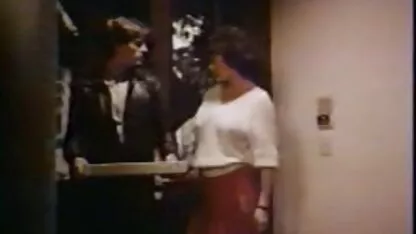 Prostituées femme marocaine nue d'élite servant dans l'espace client