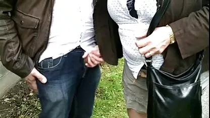 Natasha blanc les femmes toutes nues avoir des relations sexuelles avec pénis jouet dans le salon