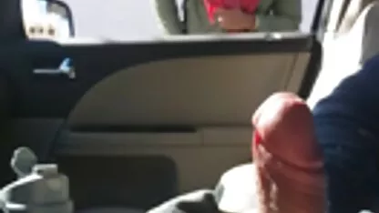 Alexa Nova avec un chapeau Rasé prendre une grosse femme nue de 50 ans bite dans le cul