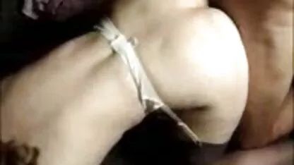 Sexe avec brunette posant 69 meuf bonne toute nue