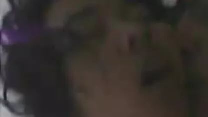 Le sexe Anal nues a la maison avec russe brunette