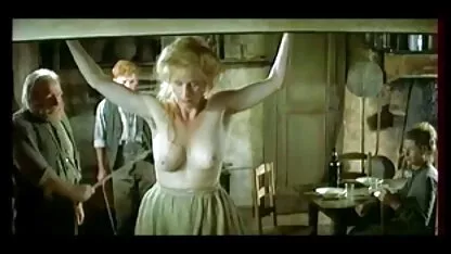 Mère renifla la culotte meuf nues d'une jeune fille