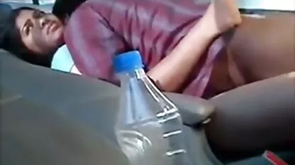 Une blonde femme nue sexi sexy avec un mec