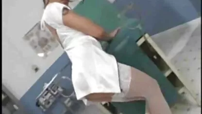 Blonde pleine avec pose gros africaine nue cul sur les escaliers