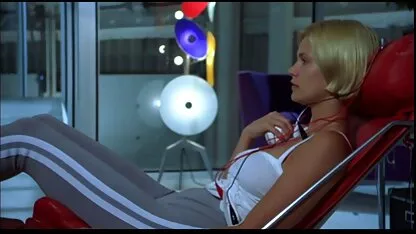 Le mari enlève alors qu'il baisait sa femme nue twerk femme aux cheveux roux dans un chapeau