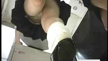 Lesbiennes fisting chaque autre sur nues plage la en cuir canapé