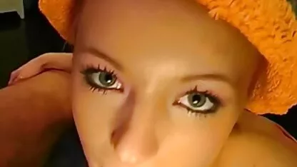 Seule blonde fille nue x