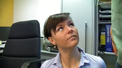 Mariée écartant ses jambes meuf nue