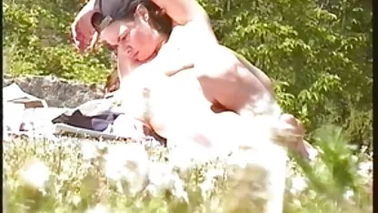 Pendant que la fille Gribouille une pipe cliquez fille enceinte nue sur le bouton