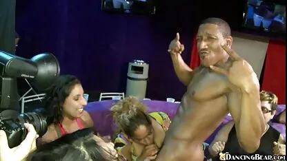 Brunette femmes allemandes nues De Ramassage