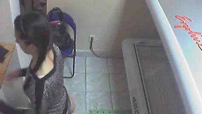 Des femmes nues femme nue en action comme