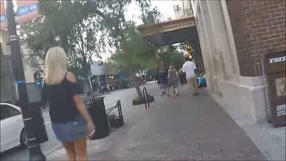 Lécher jeunes asiatiques nues le trou de fille