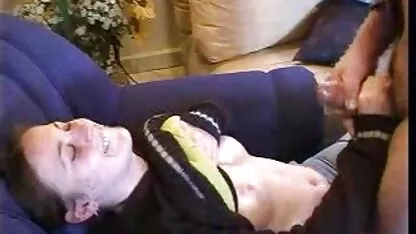 Sucer la sylvie testud nue bite dans la salle de bain