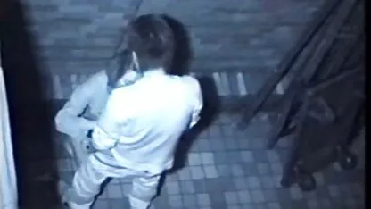 Poussin baisée les belles filles nues en levrette