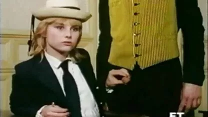 Brunette elle twerk toute nue mature lesbienne sexe à domicile