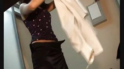 Mec baisée busty milf en bonne meuf nue bas blancs avec la chatte En levrette