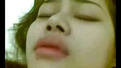 Jeune fille grande blonde nue nue en solo