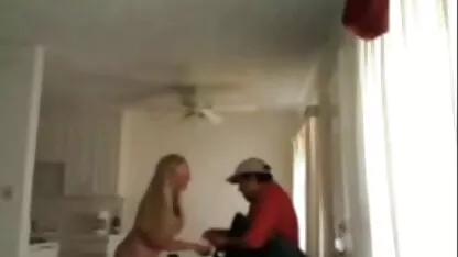 Russe sexe fille marocaine nue sur le canapé