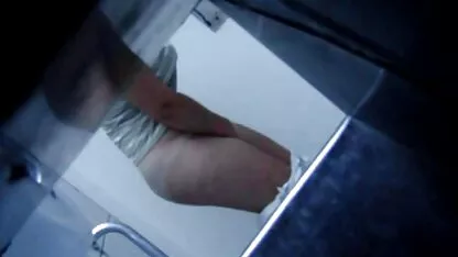 Ballerina slim montre le charme des sous-vêtements, se déshabille lola reve nue en dansant