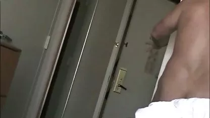 Allemand hôtesse baise dans femme nue arabe la salle de bain