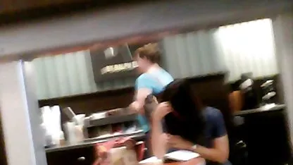 Hahal chauve baise jeune beauté dans belles jeunes filles nues la cuisine