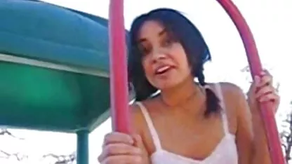 La beauté de lesbiennes nues habillées