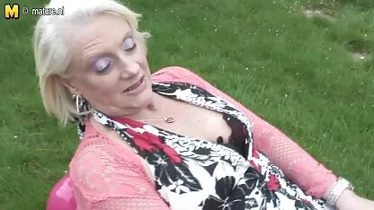 Baise une blonde dans un café brigitte lahaie nue