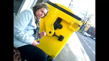 Deux poussins sur un nues poilues membre