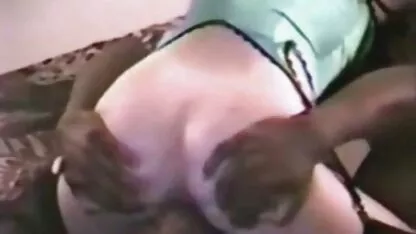 Femme éjacule pendant les rapports sexuels avec un beaux seins nus homme