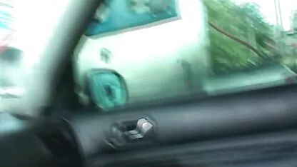 Sur la table baise elodie cherie nue une belle femme