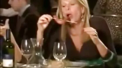 lesbiennes en bas nues habillees