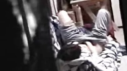 Grand poussin fille nue rousse européen rencontre deux femmes africaines