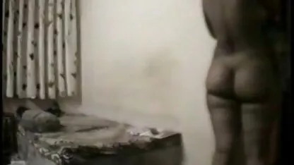 Candy Bell rose valerie nue et Linda Sweett lesbienne sexe dans lit