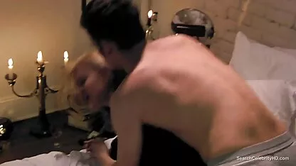 Blonde lesbiennes sur la plage bianca beauchamp nue